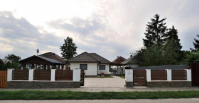 Laura Villa, Balatonlelle